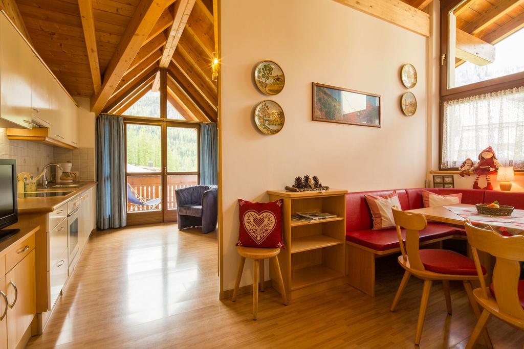 Alpin Apartments Colfosco Room photo
